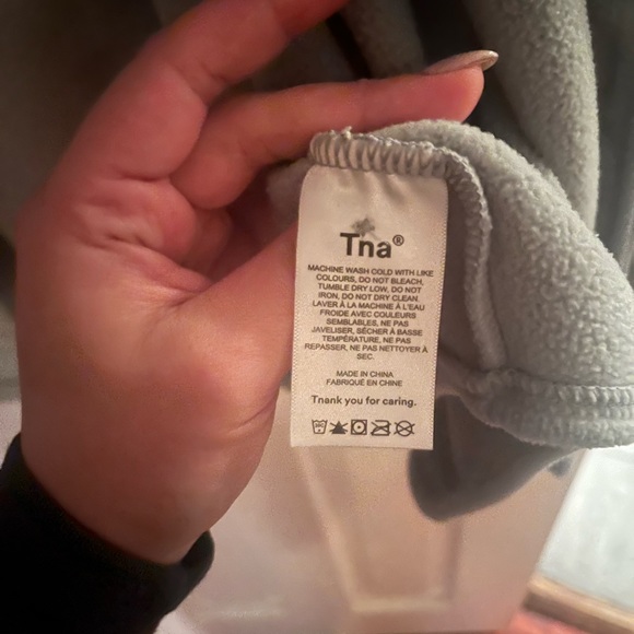 Aritizia tna polar button up - Picture 6 of 6